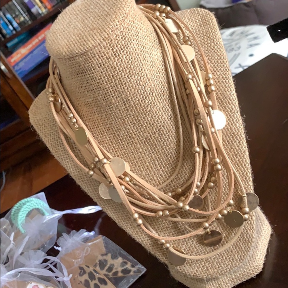 Leather plunder necklace